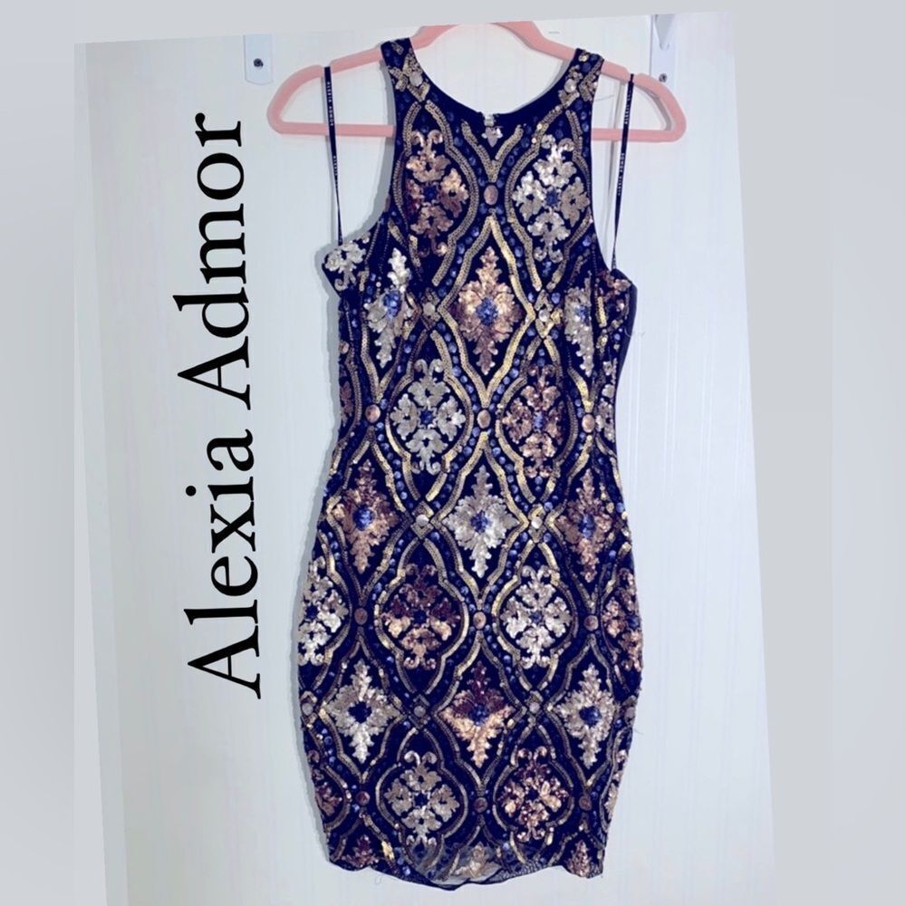 Alexia Admor Black and Gold Sequin Sheath Dress